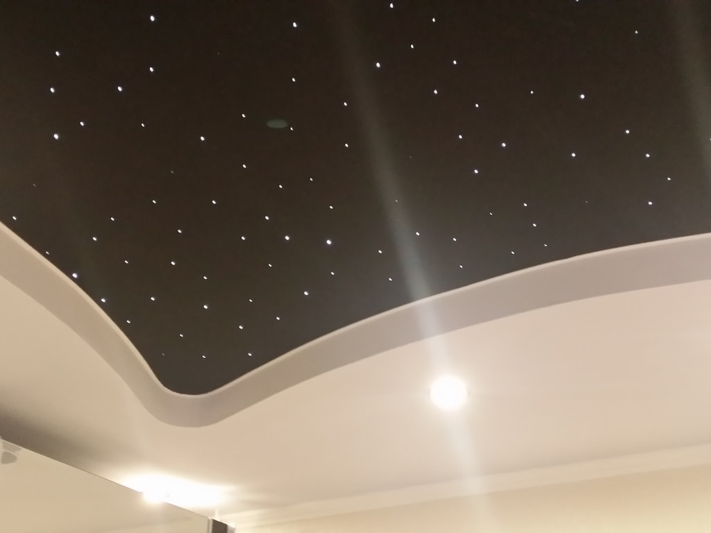 Потолок звездное небо от производителя KIGER GROUP. Ремонт и отделка квартир под ключ.